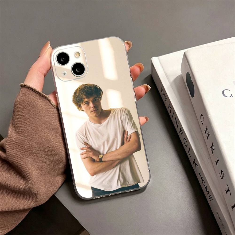 British actor Charlie Heaton P - Street Fashion Store 评论和价格